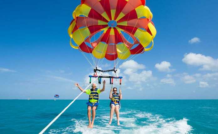 5 Reasons to Try Watersports with Your Friends