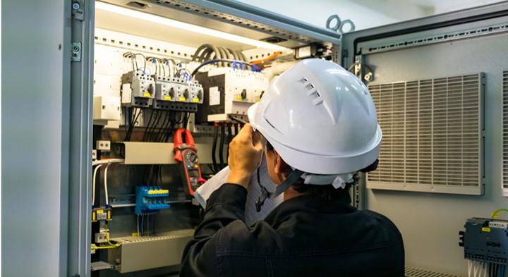 How Commercial Electricians Empower Businesses