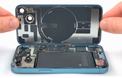 How the iPhone 15 Stacks Up Against Competitors