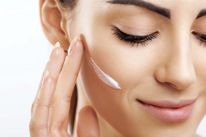 A Comprehensive Guide To Tretinoin: Benefits, Side Effects, And Skincare Tips