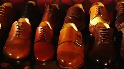 The Evolution of Men’s Footwear: A Historical Perspective