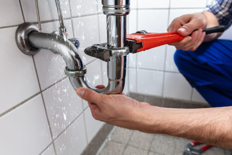 Common Plumbing Leaks That Occur in Homes
