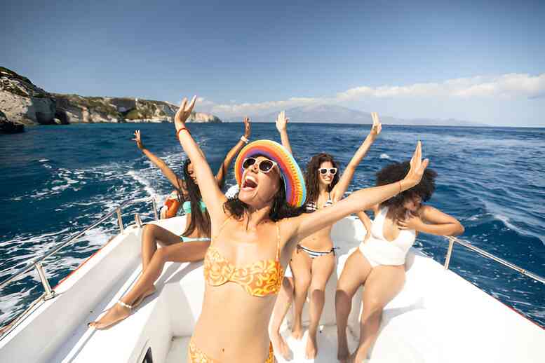 Unforgettable Fun on a Charleston Booze Cruise